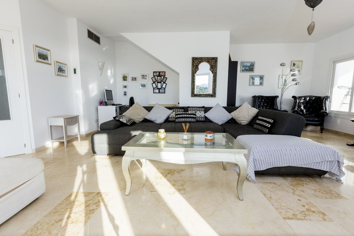Casa de 5 Dormitorios y 4 Baños en venta en La Cala de Mijas