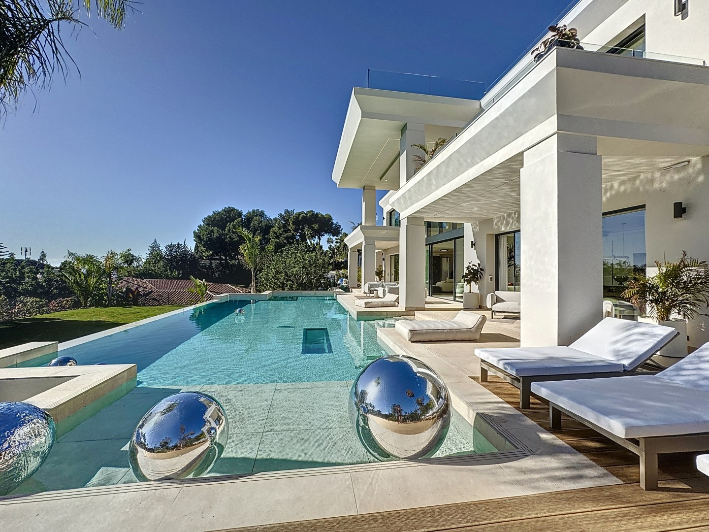Casa de 7 Dormitorios y 8 Baños en venta en Sierra Blanca, Marbella