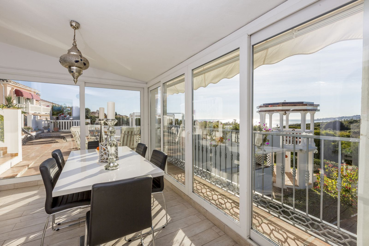 Casa de 5 Dormitorios y 4 Baños en venta en La Cala de Mijas