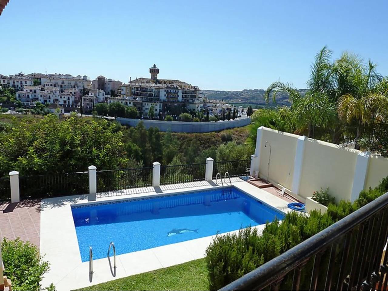 Casa de 3 Dormitorios y 2 Baños en venta en Calahonda, Mijas