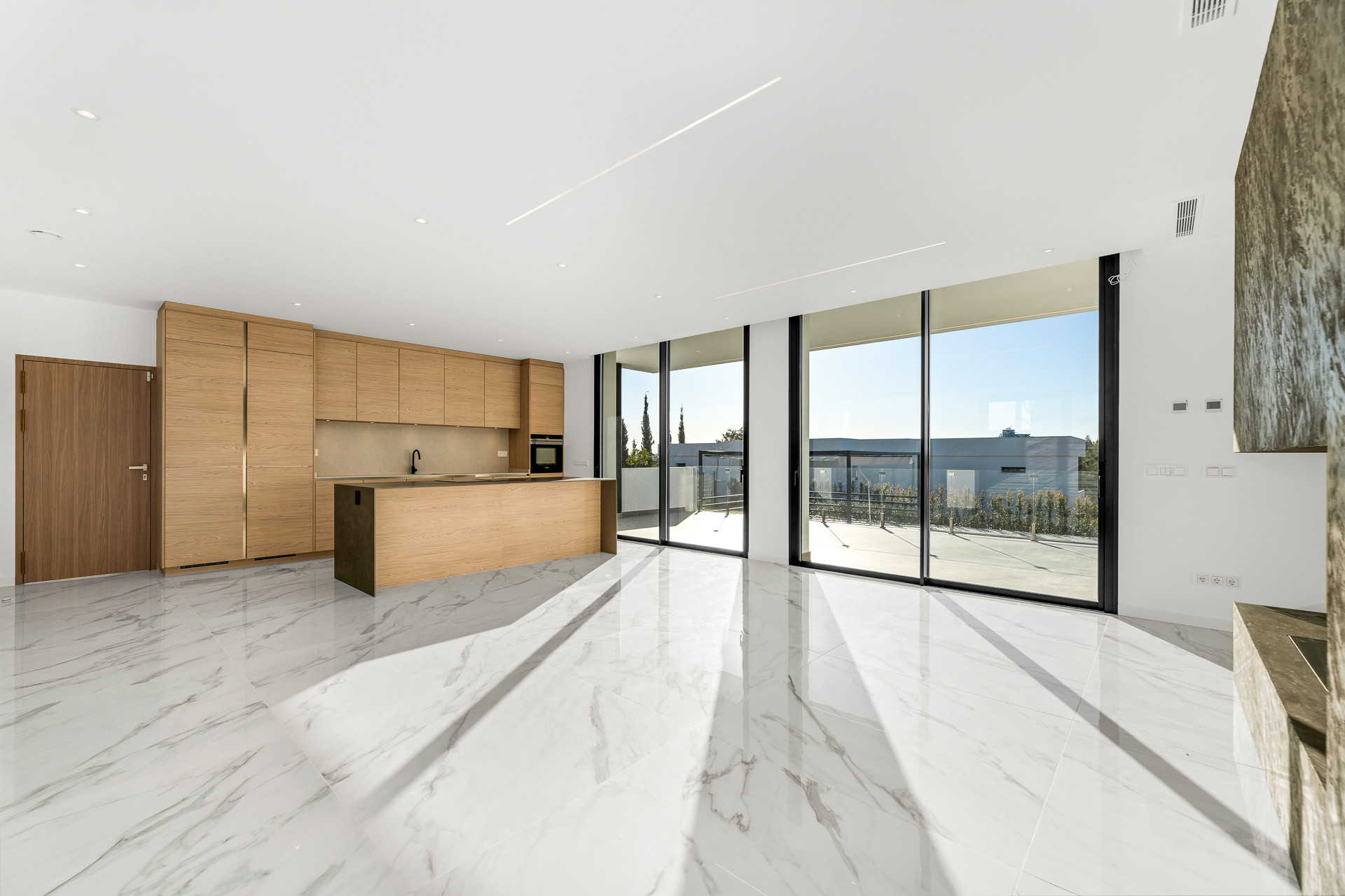 Casa de 6 Dormitorios en venta en El Paraíso, Estepona