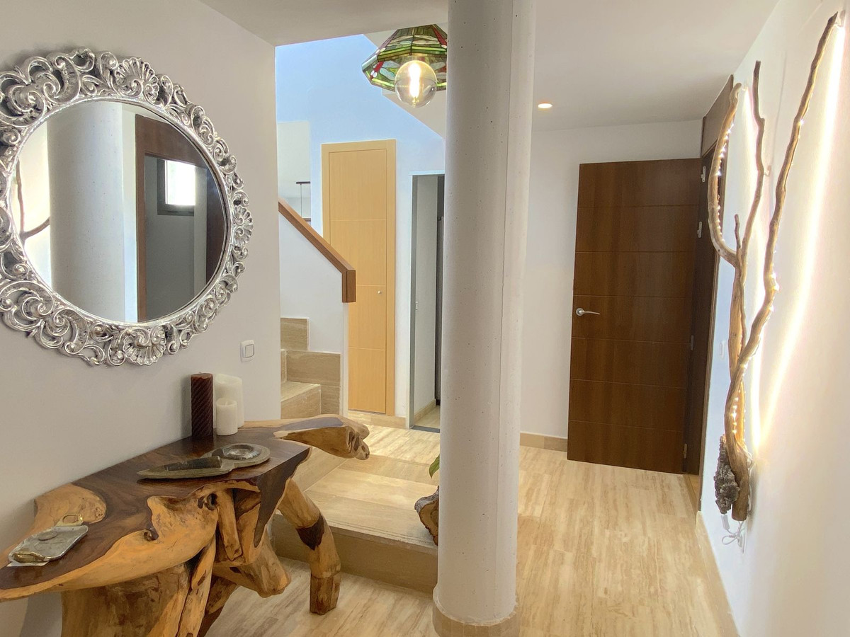 Ático de 5 Dormitorios y 5 Baños en venta en La Cala de Mijas