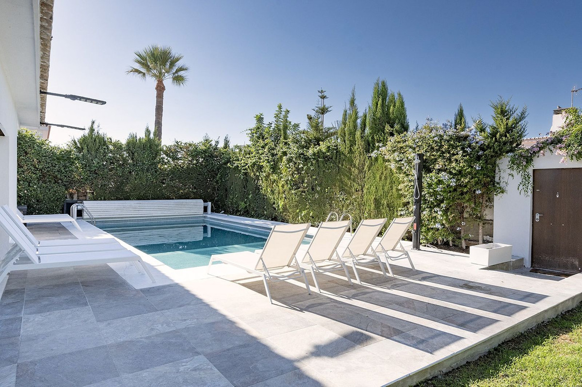 Casa de 6 Dormitorios y 3 Baños en venta en Benalmádena