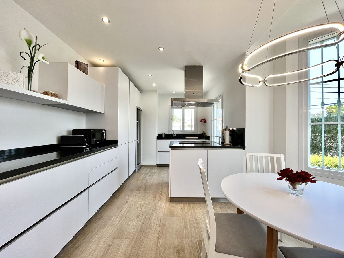 Casa de 4 Dormitorios y 3 Baños en venta en San Pedro de Alcántara