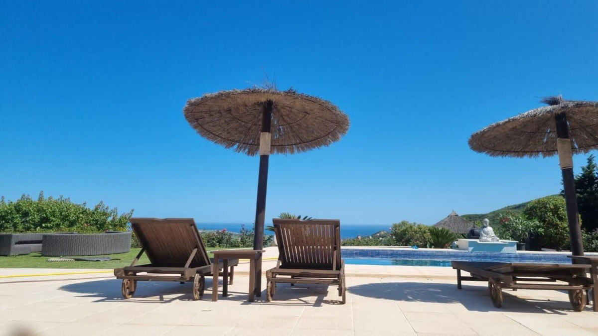 Casa de 6 Dormitorios en venta en Estepona