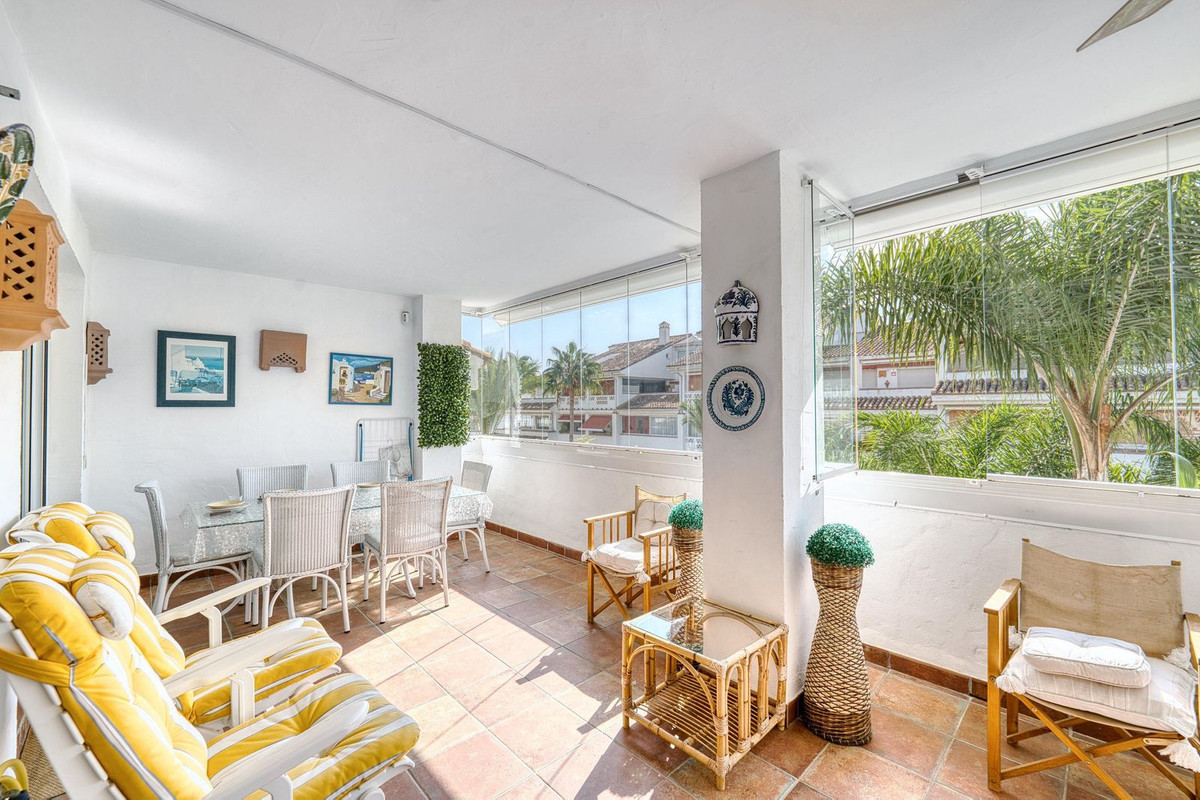 Piso de 3 Dormitorios en alquiler en Marbella