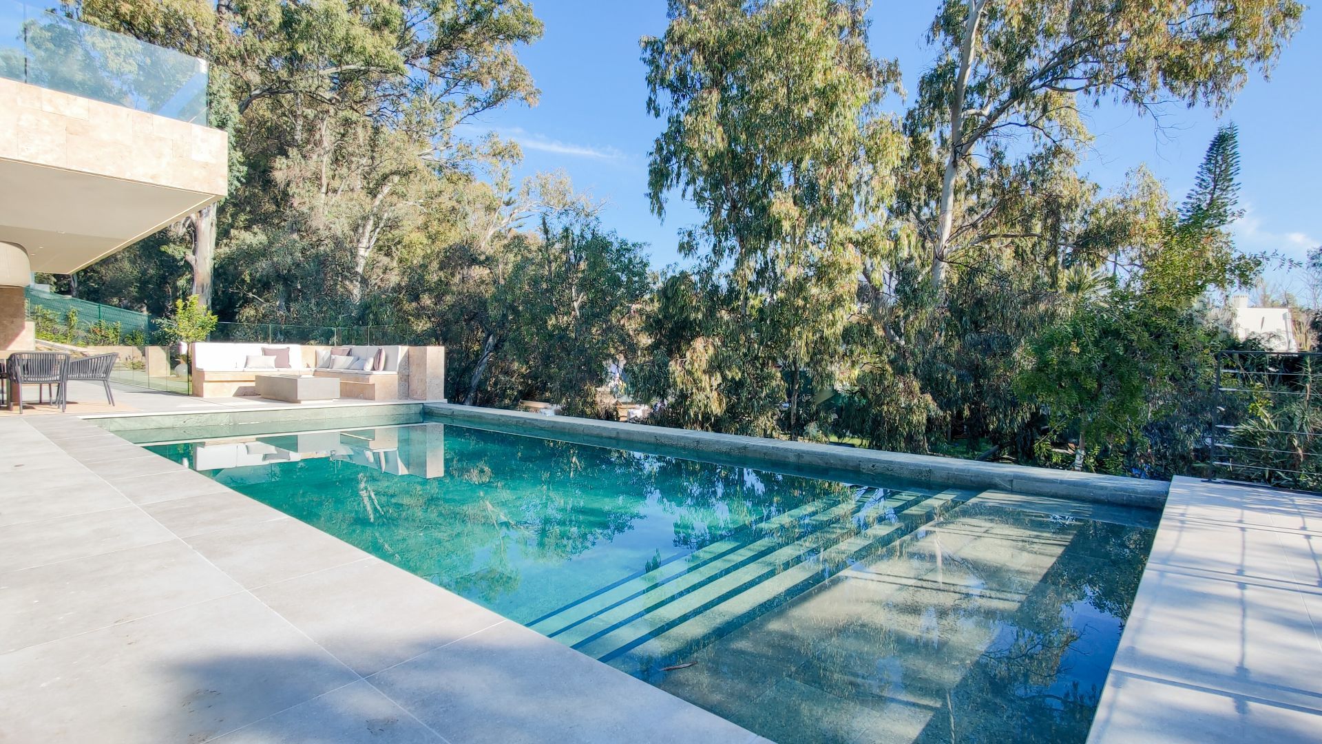 Casa de 5 Dormitorios y 6 Baños en venta en Marbella