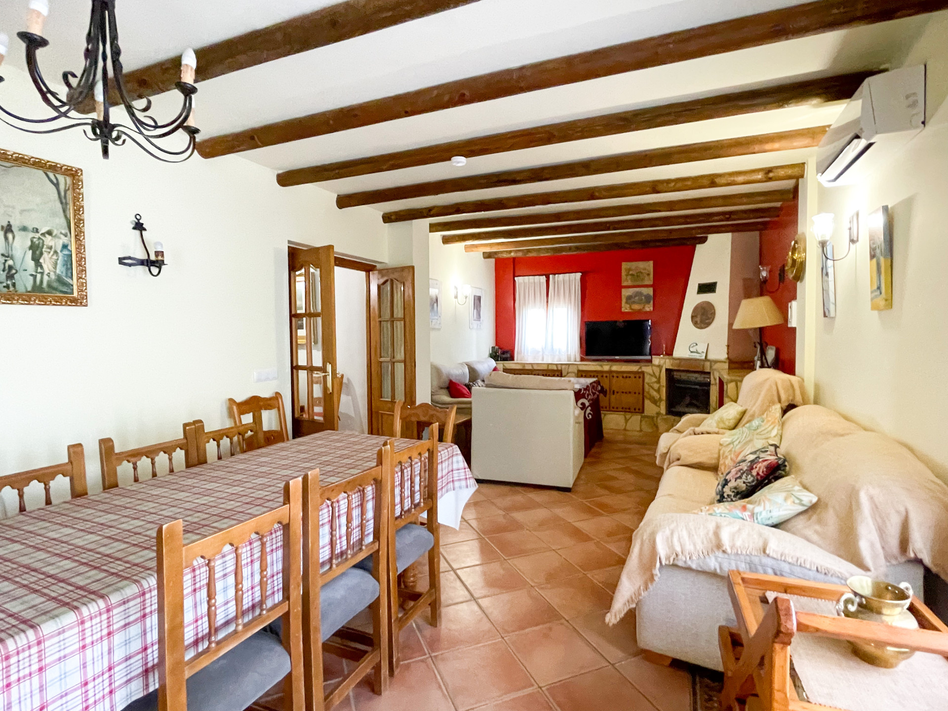 Finca de 5 Dormitorios y 4 Baños en venta en Iznajar
