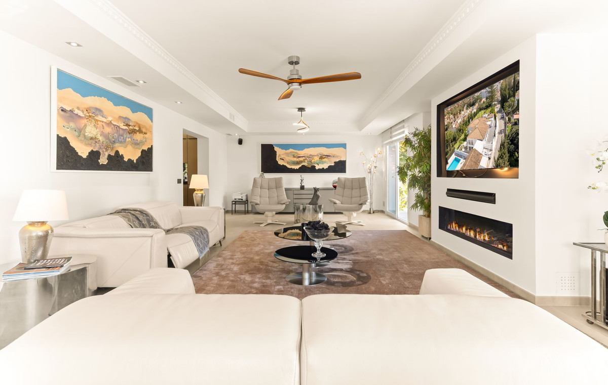 Casa de 6 Dormitorios en venta en Atalaya, Estepona