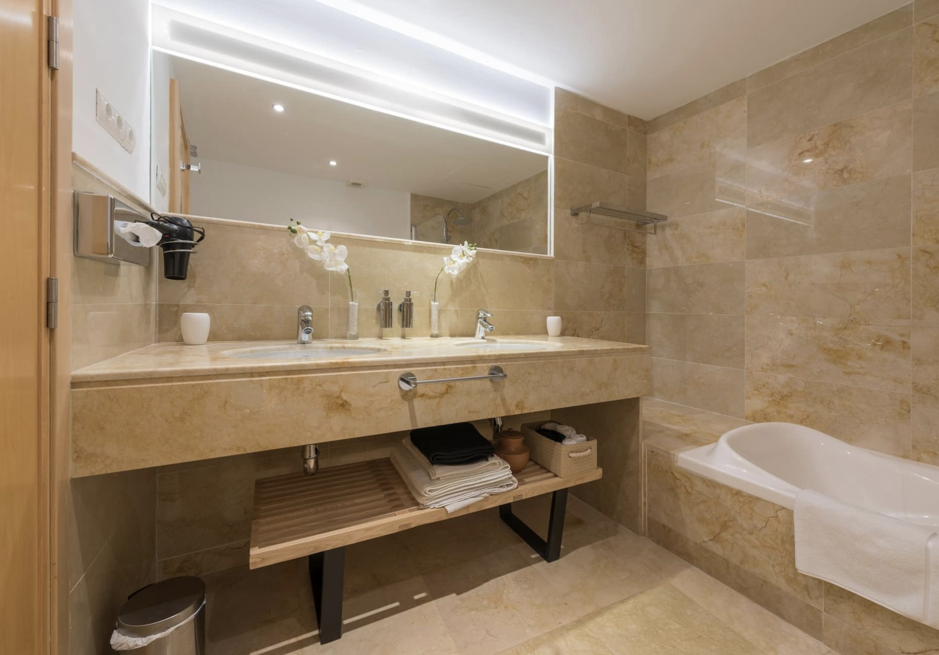 Casa Adosada de 2 Dormitorios en venta en Los Monteros, Marbella