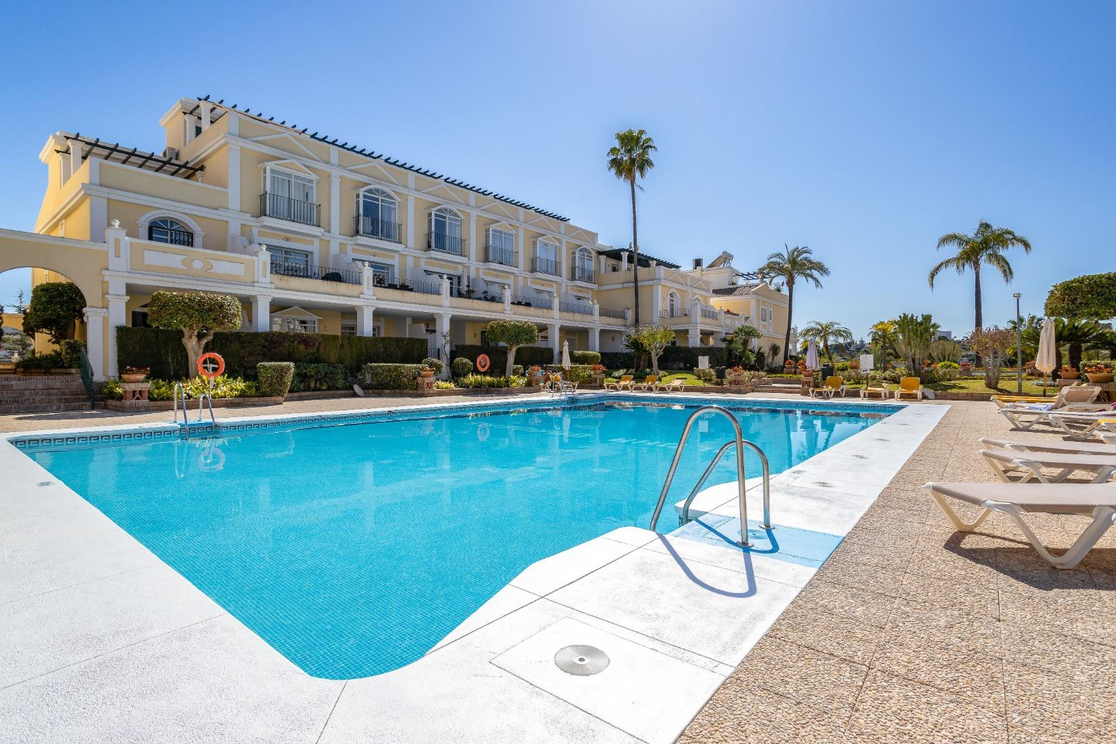 Casa Adosada de 3 Dormitorios en venta en Nueva Andalucía, Marbella