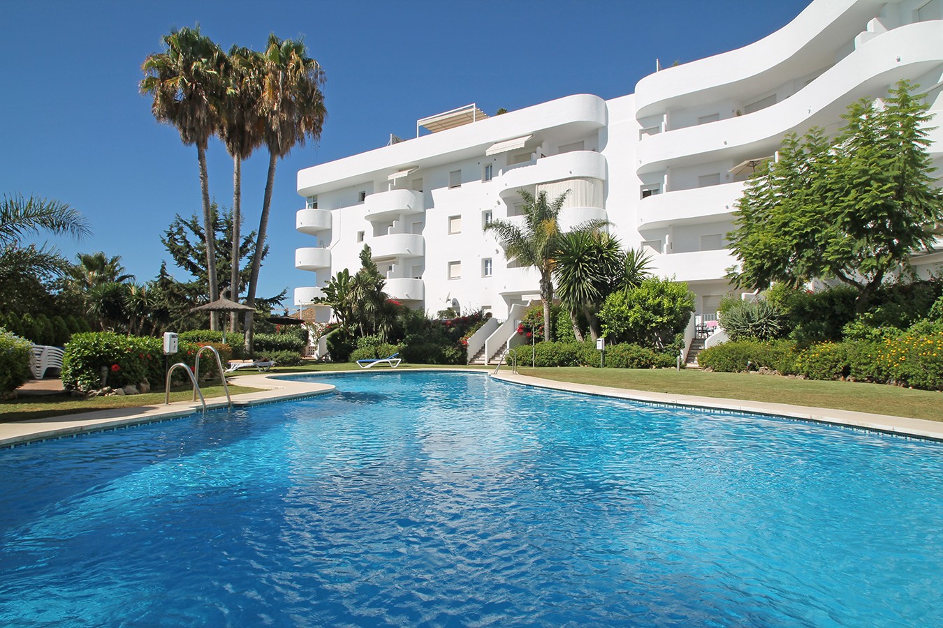 Piso de 2 Dormitorios en alquiler vacacional en Milla de Oro, Marbella