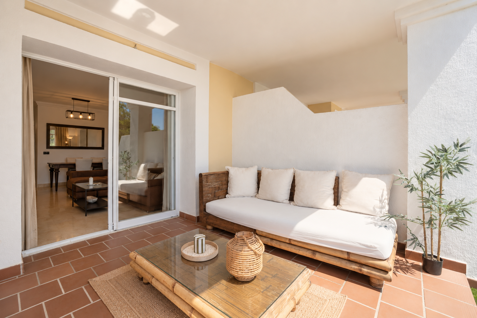 Piso de 2 Dormitorios y 2 Baños en alquiler en Nueva Andalucía, Marbella
