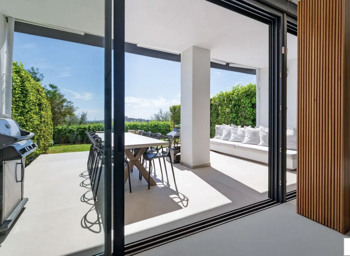 Casa Adosada de 4 Dormitorios en venta en La Quinta, Benahavís