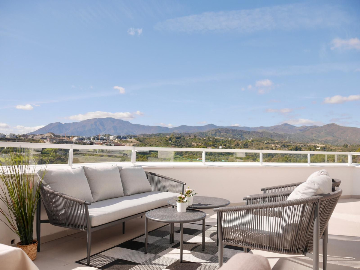 Piso de 2 Dormitorios en venta en Cancelada, Estepona