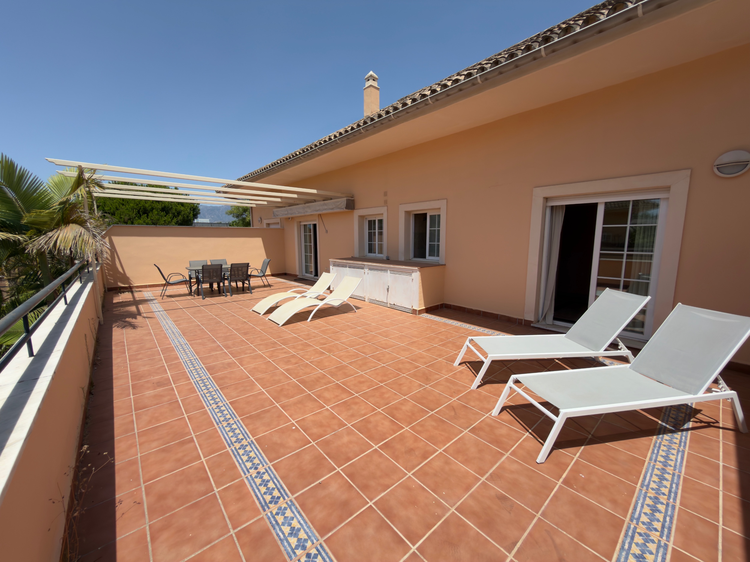 Piso de 1 Dormitorio en venta en Costabella, Marbella
