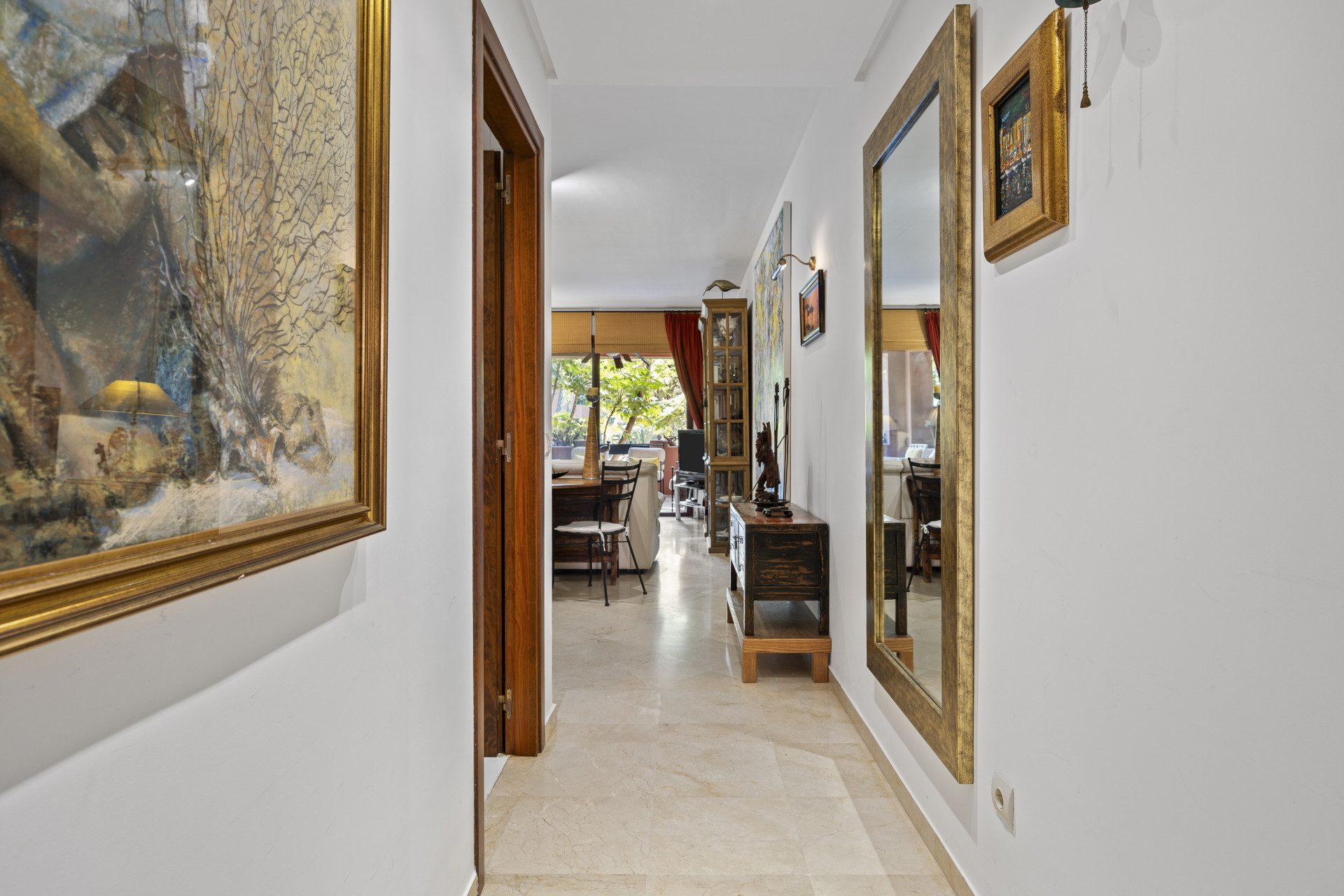 Piso de 3 Dormitorios en venta en El Rosario, Marbella