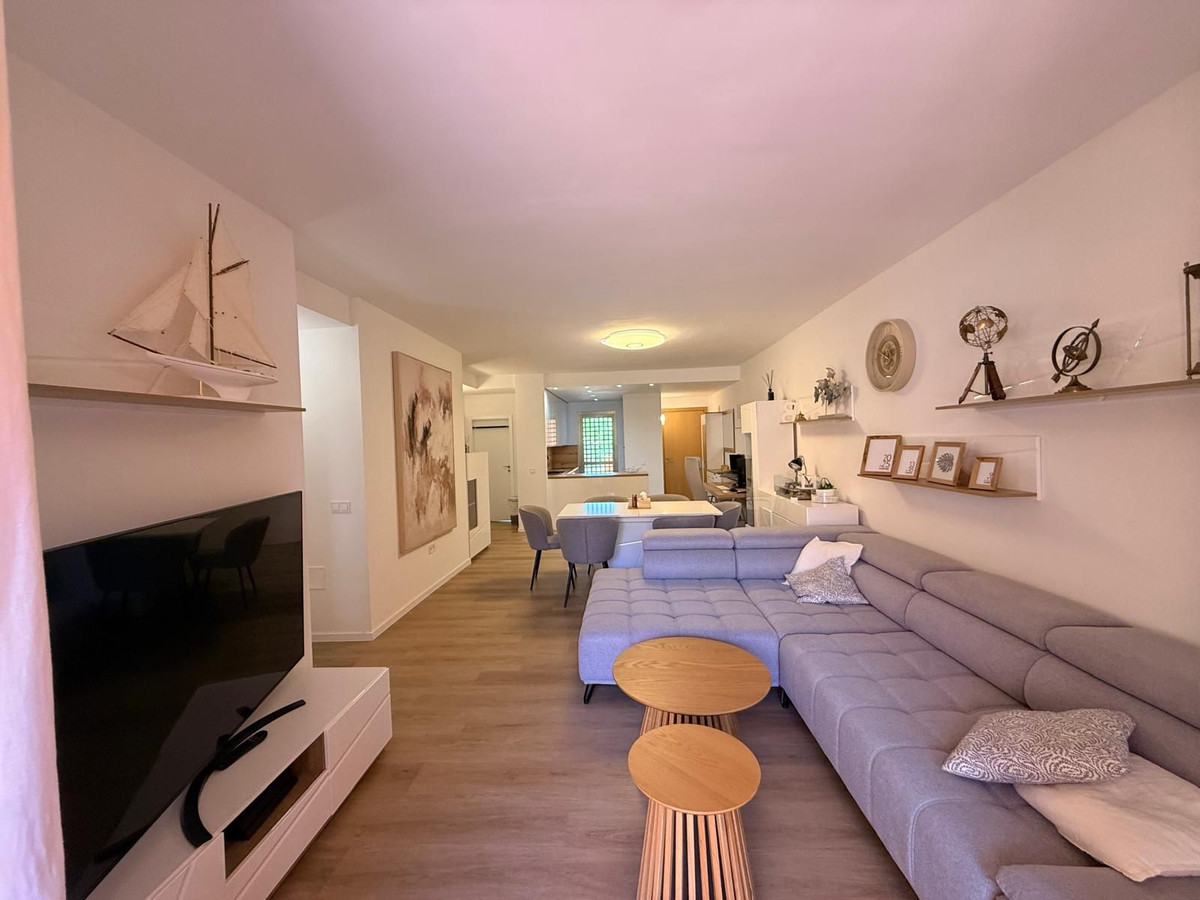 Piso de 2 Dormitorios y 2 Baños en venta en Estepona