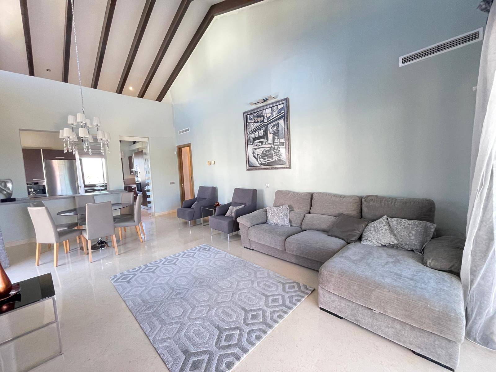 Piso de 3 Dormitorios y 4 Baños en venta en La Alquería, Benahavís