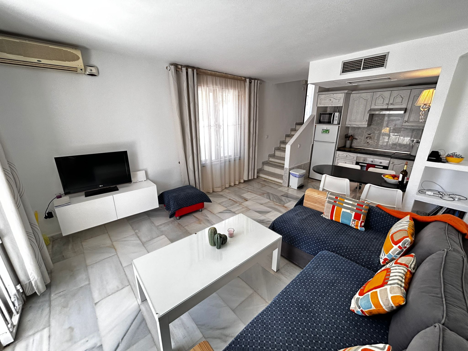 Piso de 1 Dormitorio y 2 Baños en venta en Nueva Andalucía, Marbella