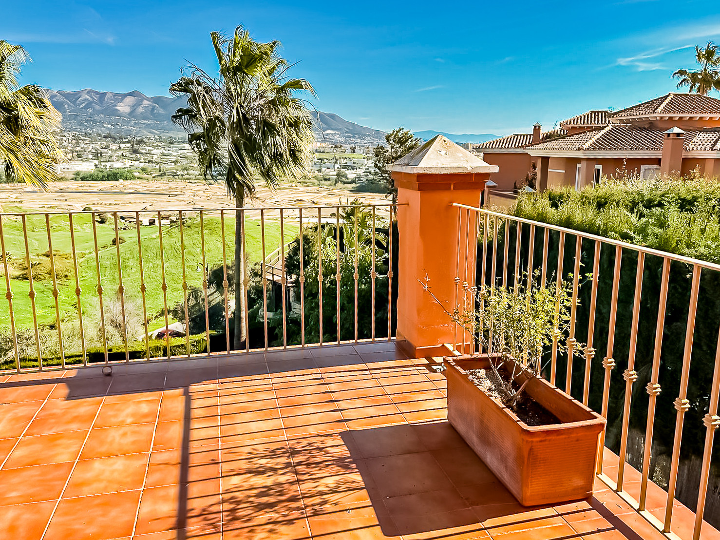 4 спални - Вила за продажба в Cerros del Aguila, Mijas