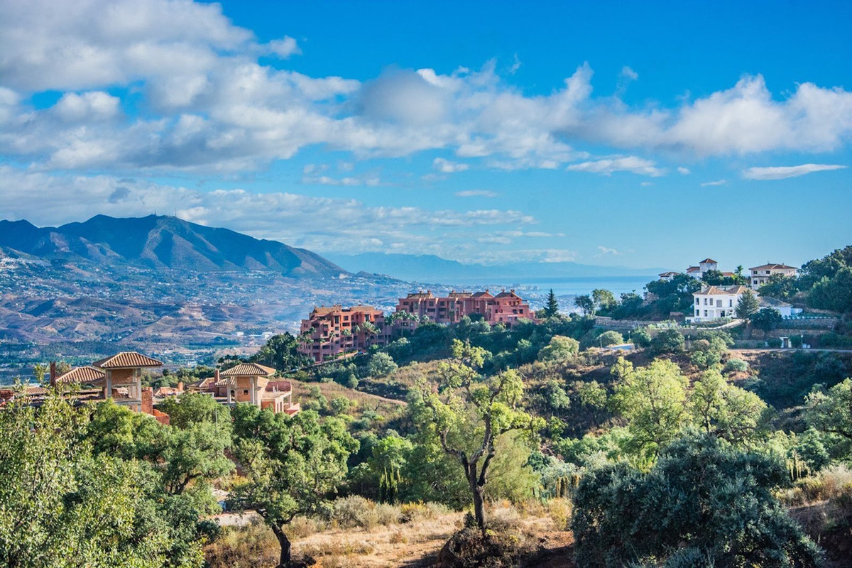 Terreno en venta en La Mairena, Marbella