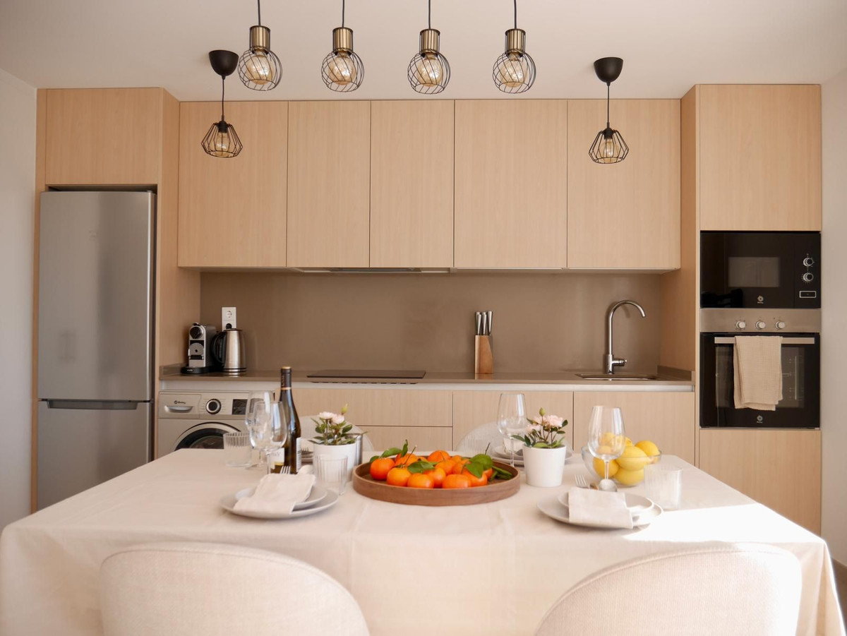 Piso de 2 Dormitorios en venta en Cancelada, Estepona