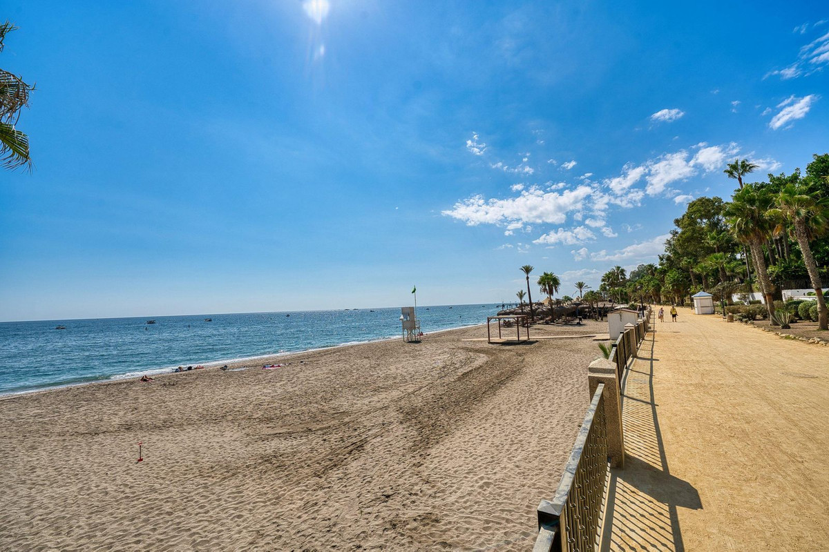 Piso de 3 Dormitorios en alquiler en Marbella