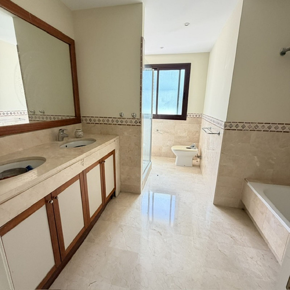 Ático de 3 Dormitorios y 2 Baños en venta en La Quinta, Benahavís