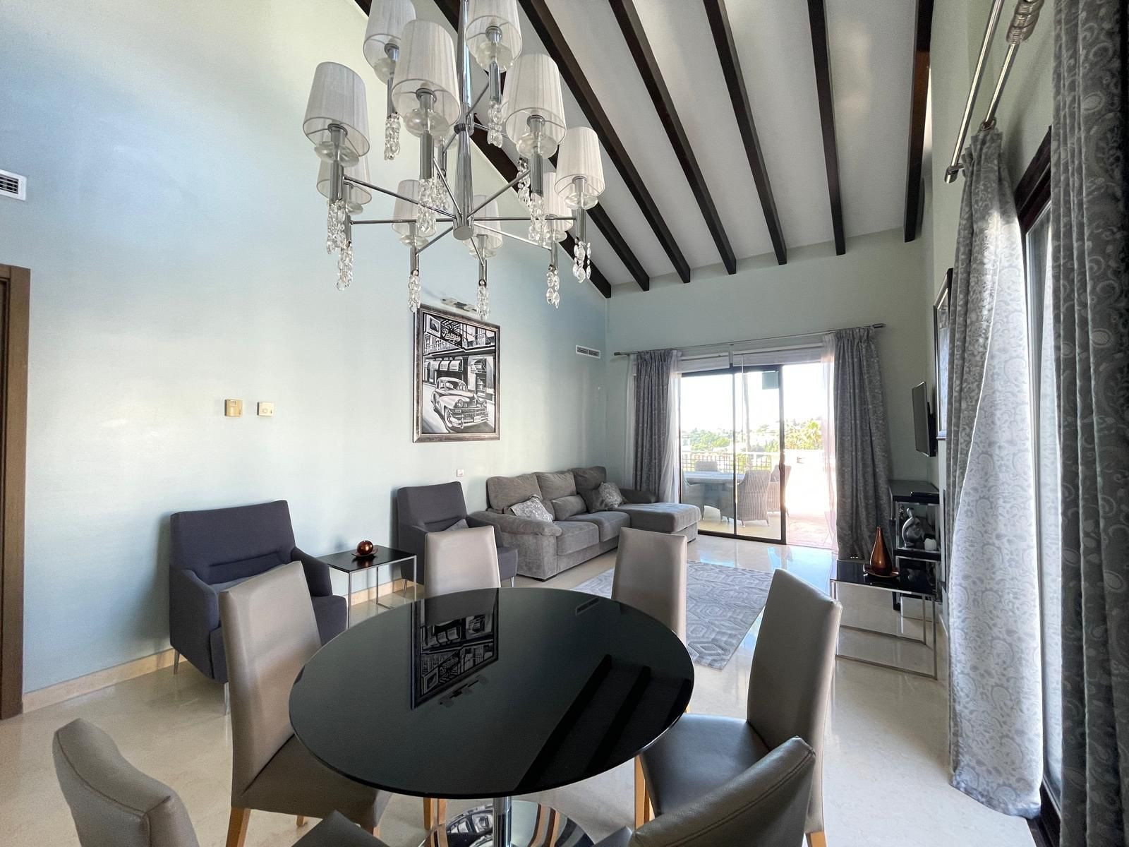 Piso de 3 Dormitorios y 4 Baños en venta en La Alquería, Benahavís