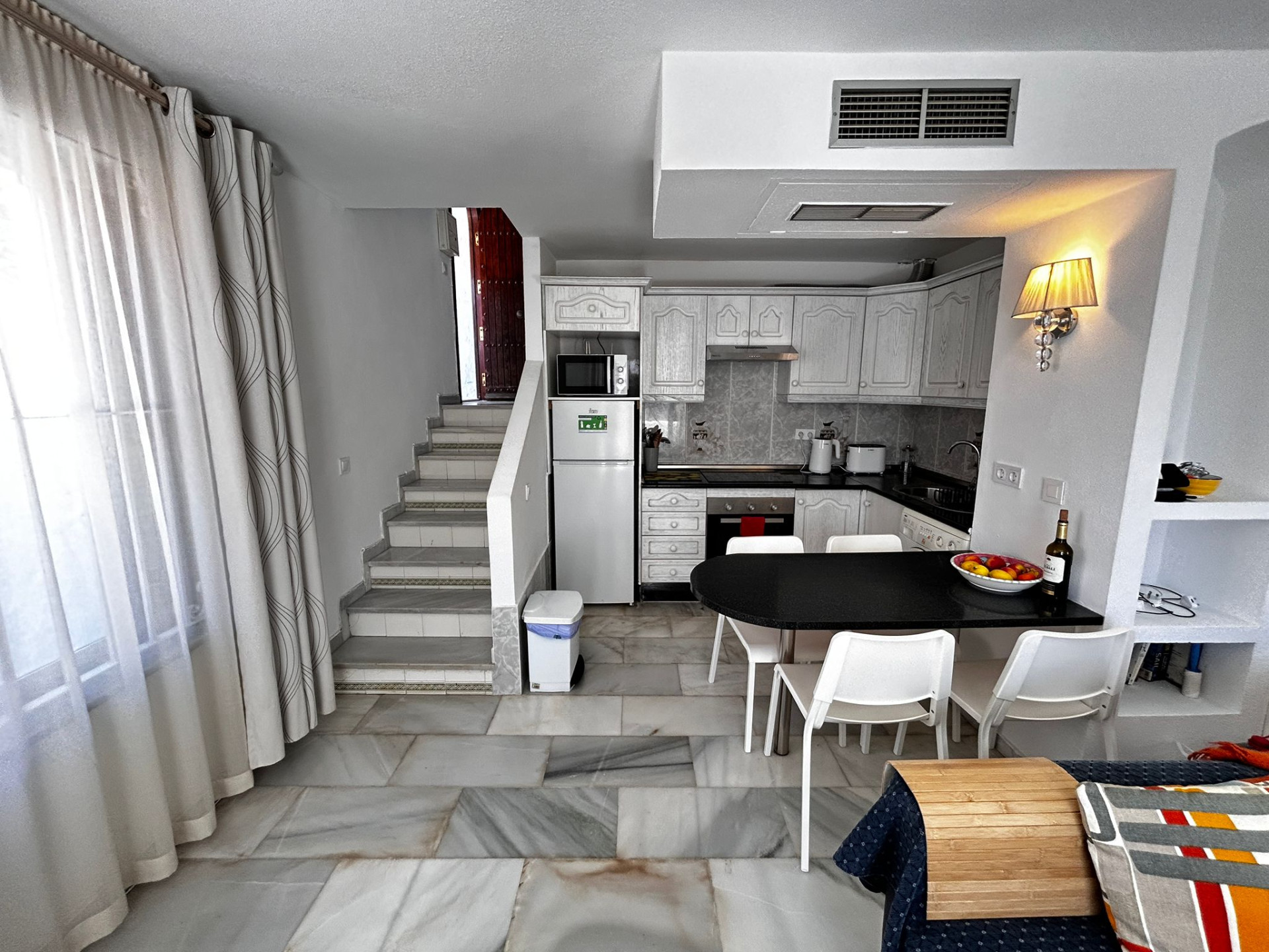 Piso de 1 Dormitorio y 2 Baños en venta en Nueva Andalucía, Marbella