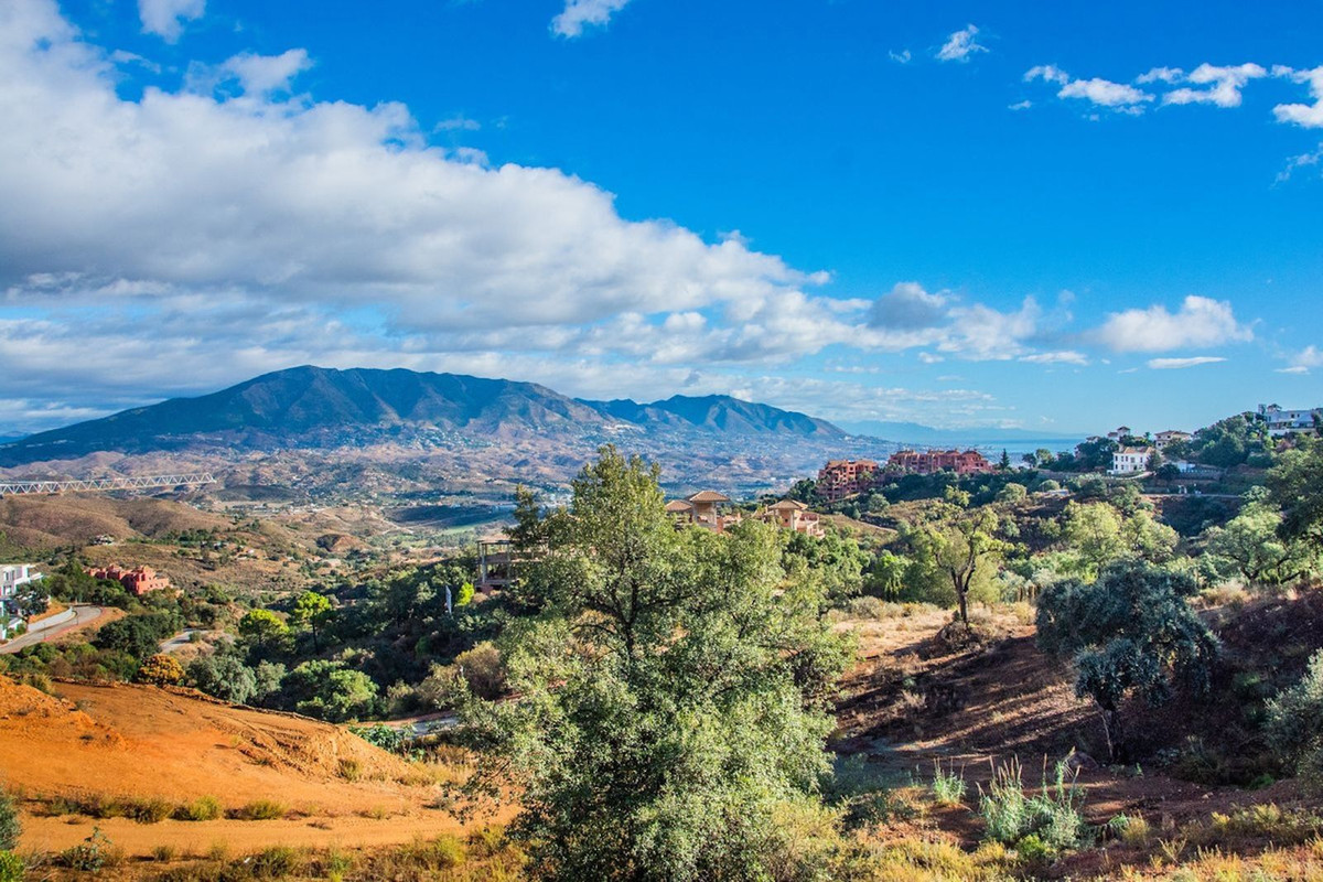 Terreno en venta en La Mairena, Marbella