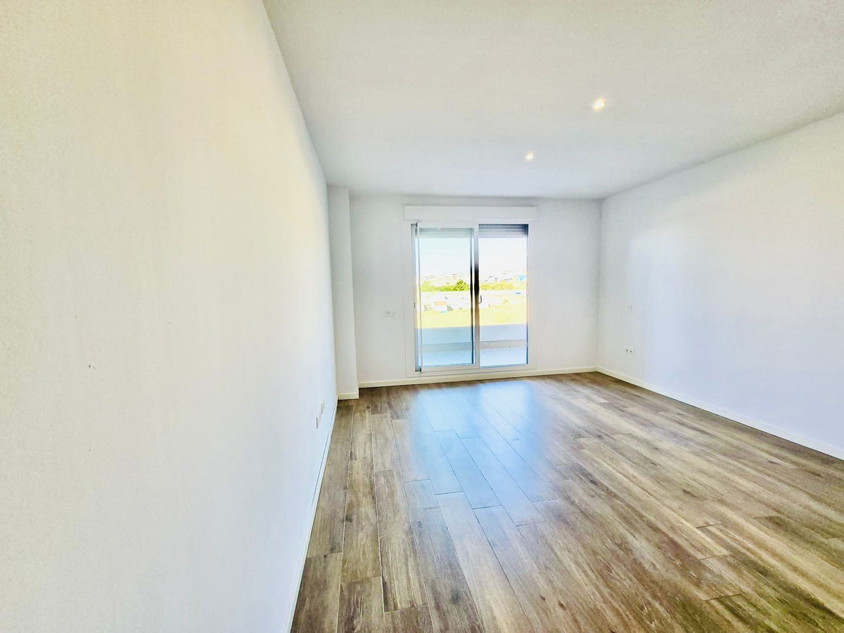 Piso de 3 Dormitorios y 2 Baños en venta en Nueva Andalucía, Marbella