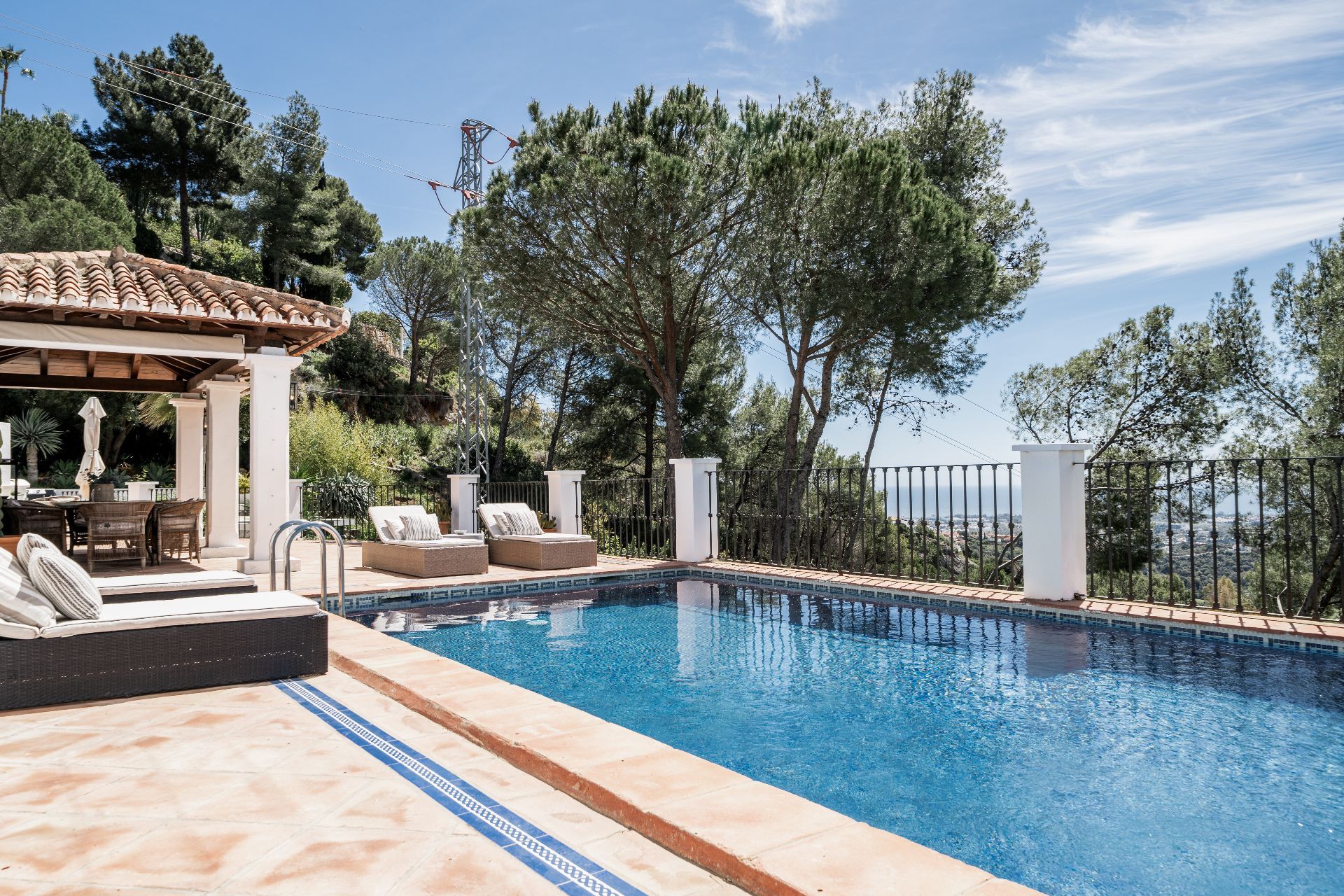 Casa de 4 Dormitorios y 5 Baños en venta en La Zagaleta, Benahavís