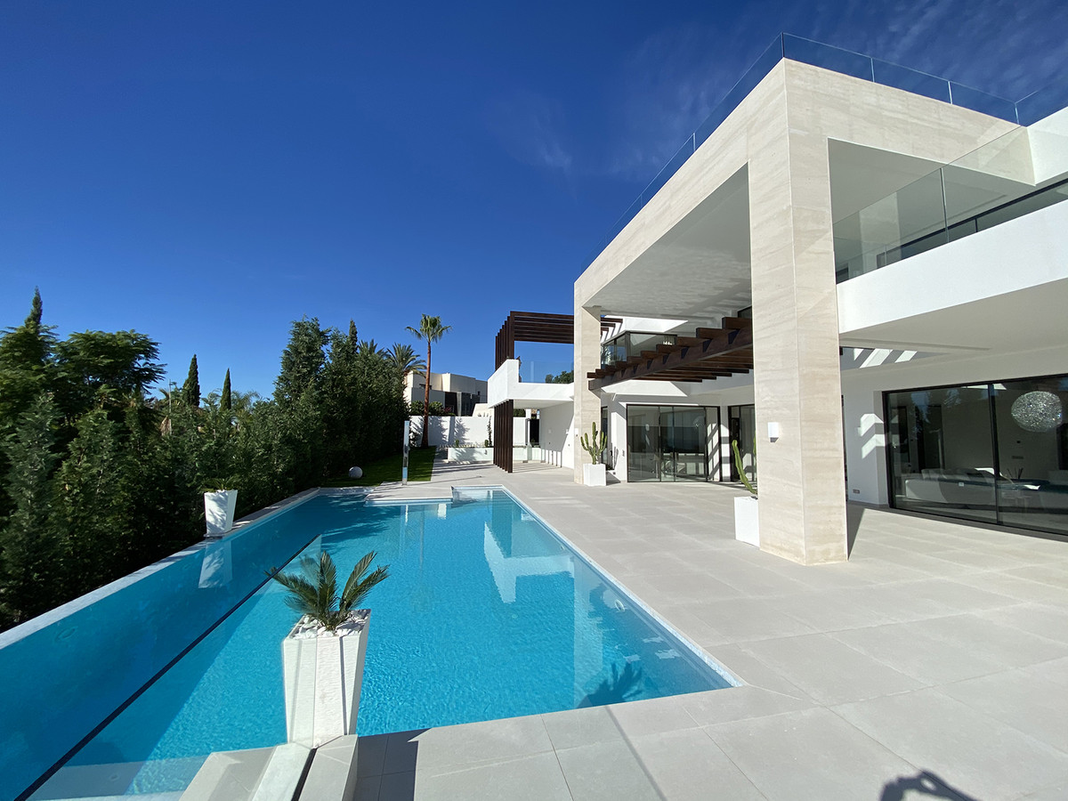 Casa de 6 Dormitorios en venta en Los Flamingos, Benahavís