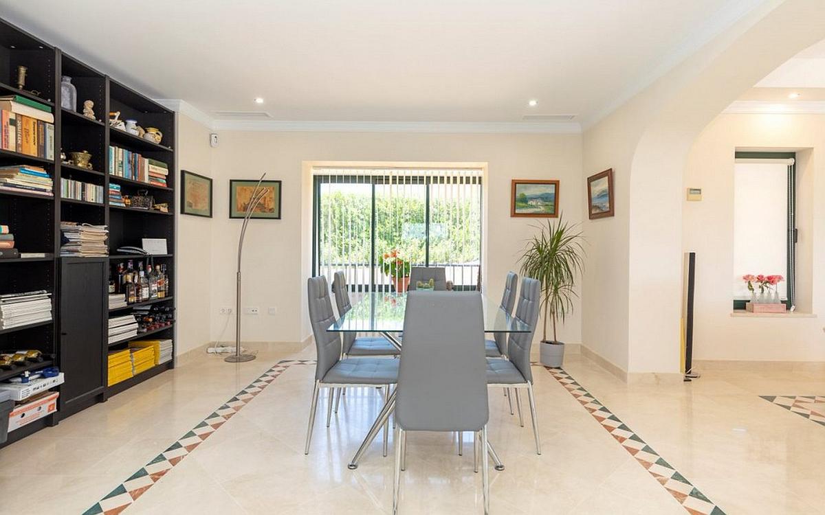 Casa de 6 Dormitorios y 4 Baños en venta en Cádiz