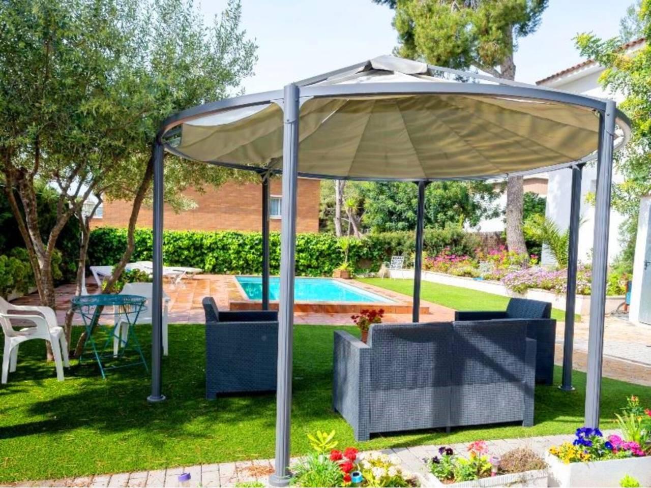 Casa Adosada de 5 Dormitorios y 3 Baños en venta en Cunit