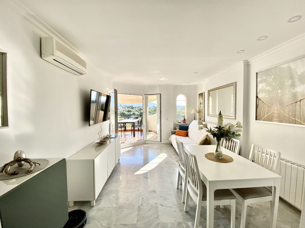 Piso de 2 Dormitorios en venta en Nueva Andalucía, Marbella