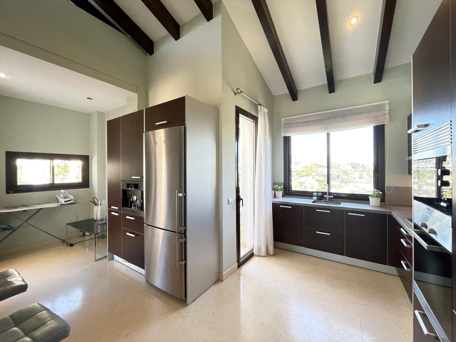 Piso de 3 Dormitorios y 4 Baños en venta en La Alquería, Benahavís
