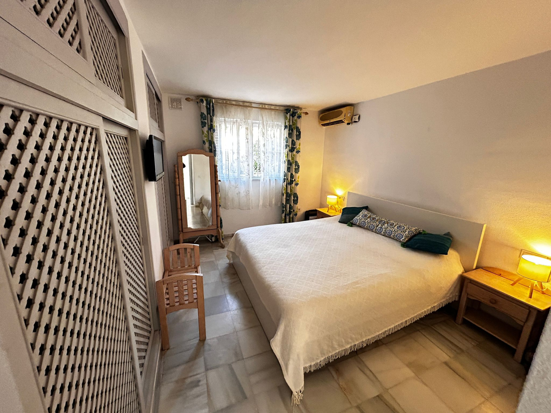 Piso de 1 Dormitorio y 2 Baños en venta en Nueva Andalucía, Marbella
