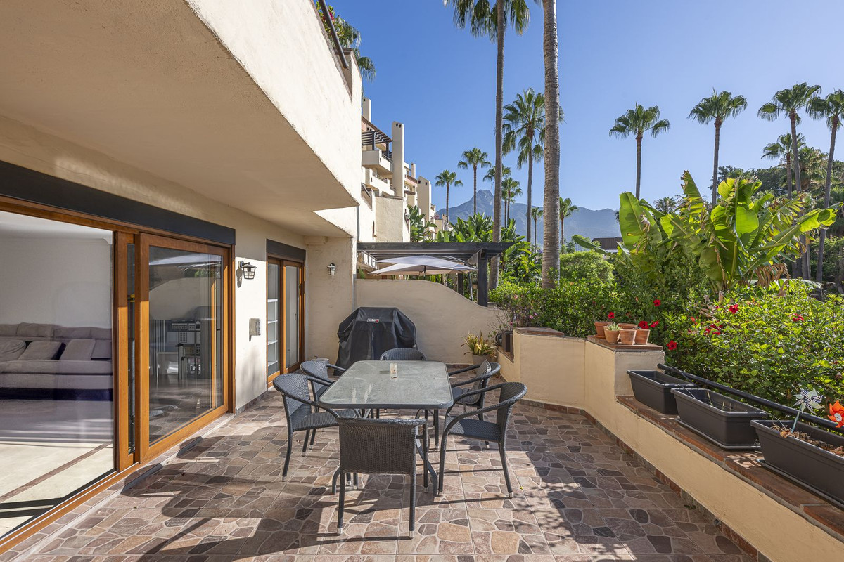 Piso de 3 Dormitorios en venta en Milla de Oro, Marbella