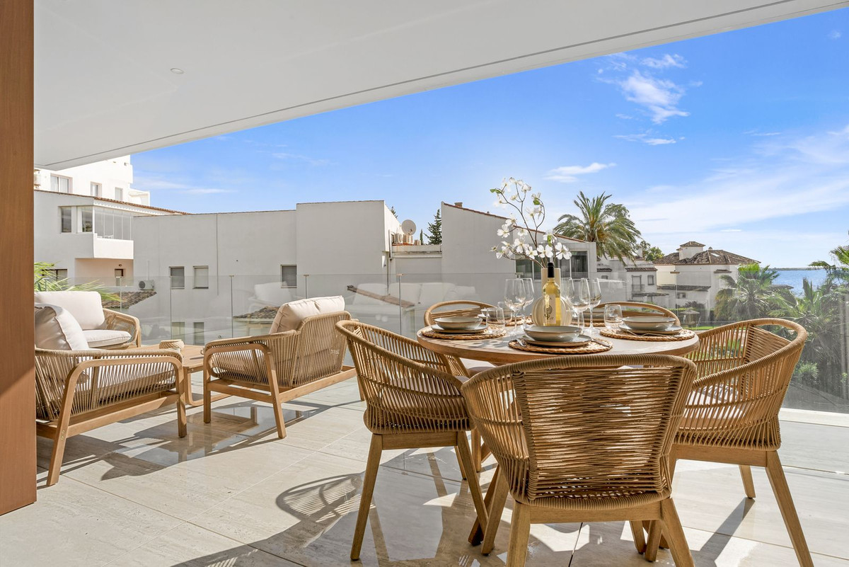 Piso de 2 Dormitorios en venta en Estepona