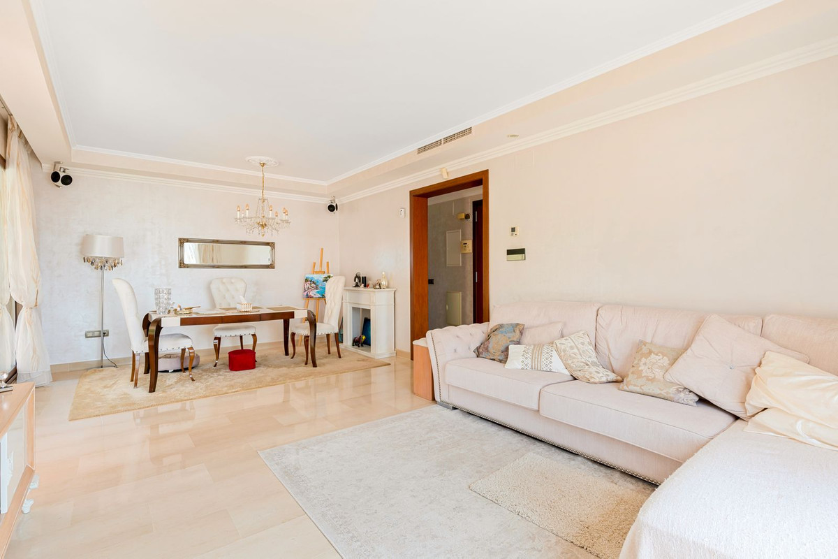 Ático de 2 Dormitorios en venta en Nueva Andalucía, Marbella