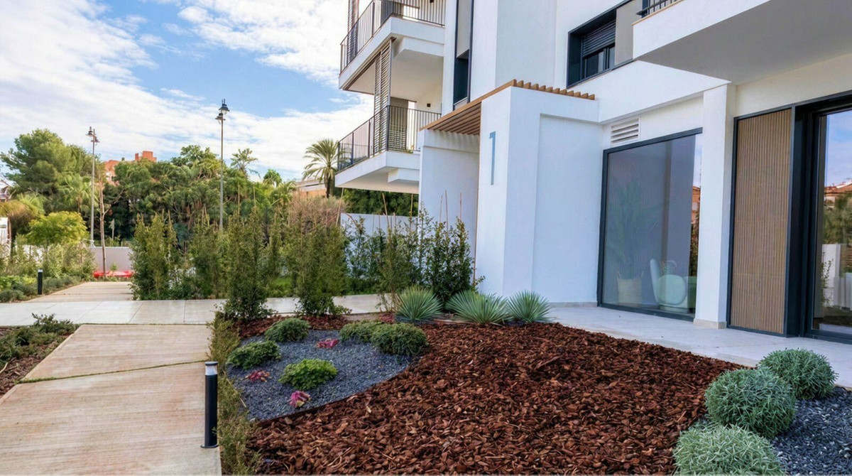 Piso de 2 Dormitorios y 2 Baños en venta en Estepona