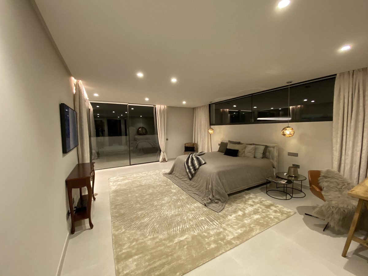 Casa de 6 Dormitorios en venta en Los Flamingos, Benahavís
