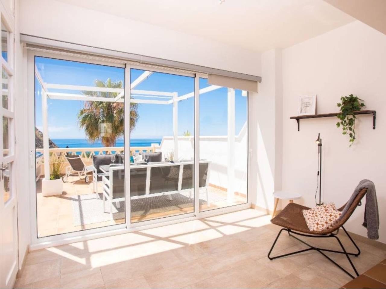 Casa Adosada de 3 Dormitorios en venta en Torrox Costa