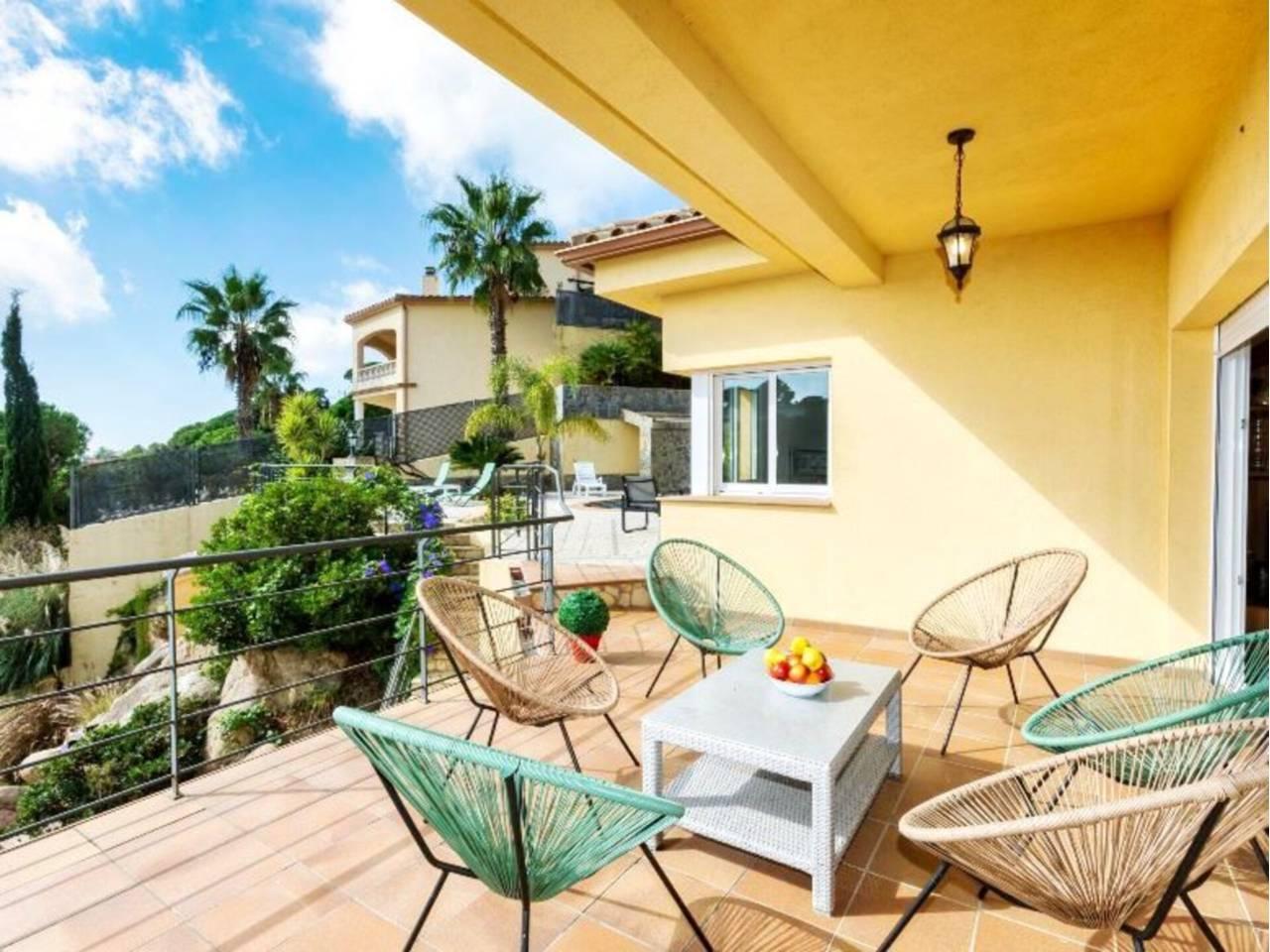 Casa Adosada de 5 Dormitorios y 3 Baños en venta en Lloret de Mar