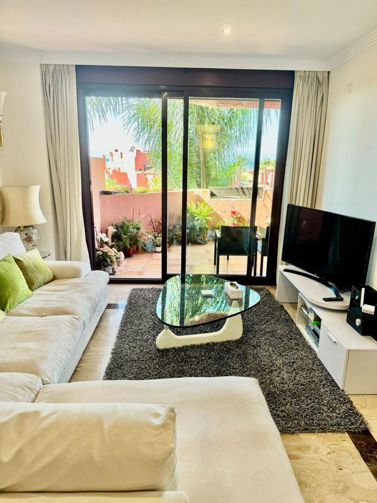 Piso de 2 Dormitorios y 2 Baños en venta en Estepona