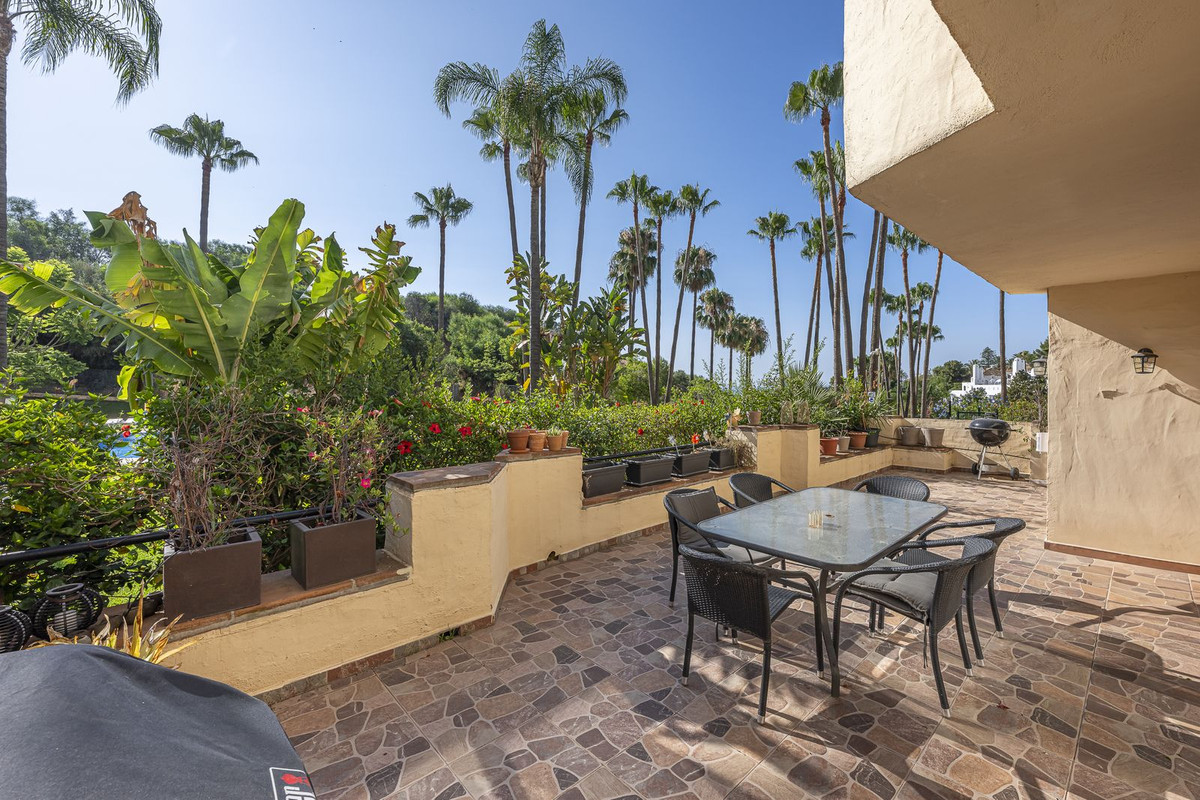 Piso de 3 Dormitorios en venta en Milla de Oro, Marbella