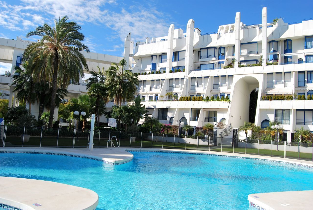 Piso de 2 Dormitorios y 3 Baños en venta en Marbella